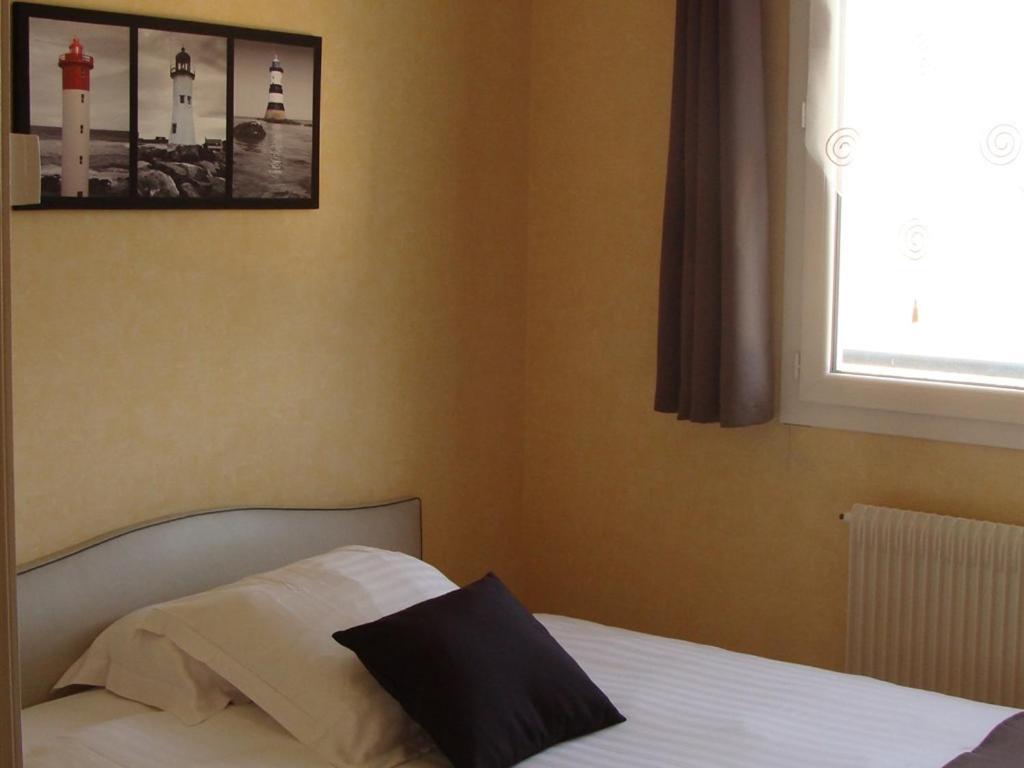 Hotel Le Flaubert Fougeres Phòng bức ảnh