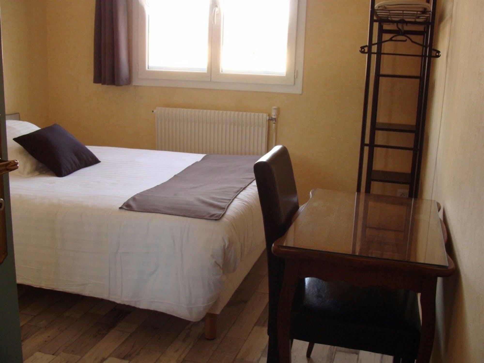 Hotel Le Flaubert Fougeres Ngoại thất bức ảnh